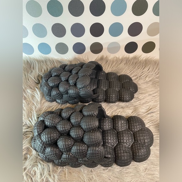 Weird Bubble Shoes - Picture 1 of 4